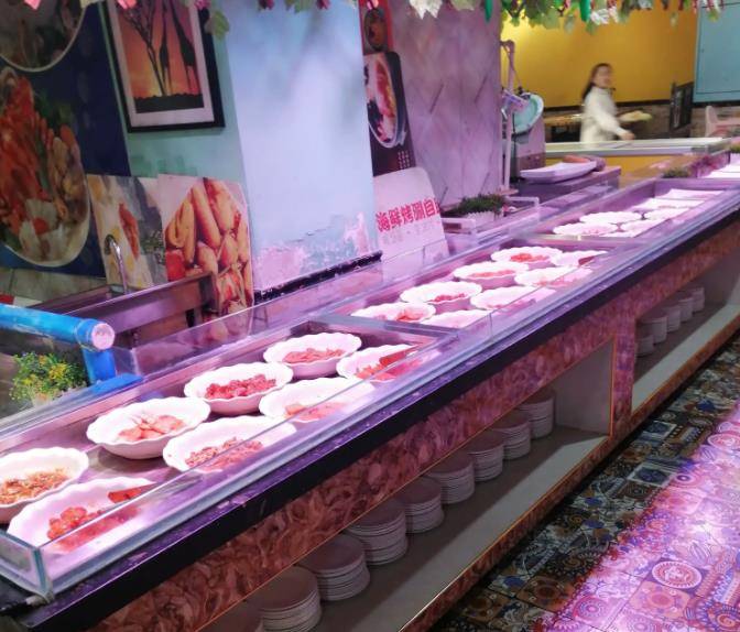 皇冠信用盘押金多少_为何自助餐吃两块就饱了?原来从进门那一刻皇冠信用盘押金多少,老板就在套路你