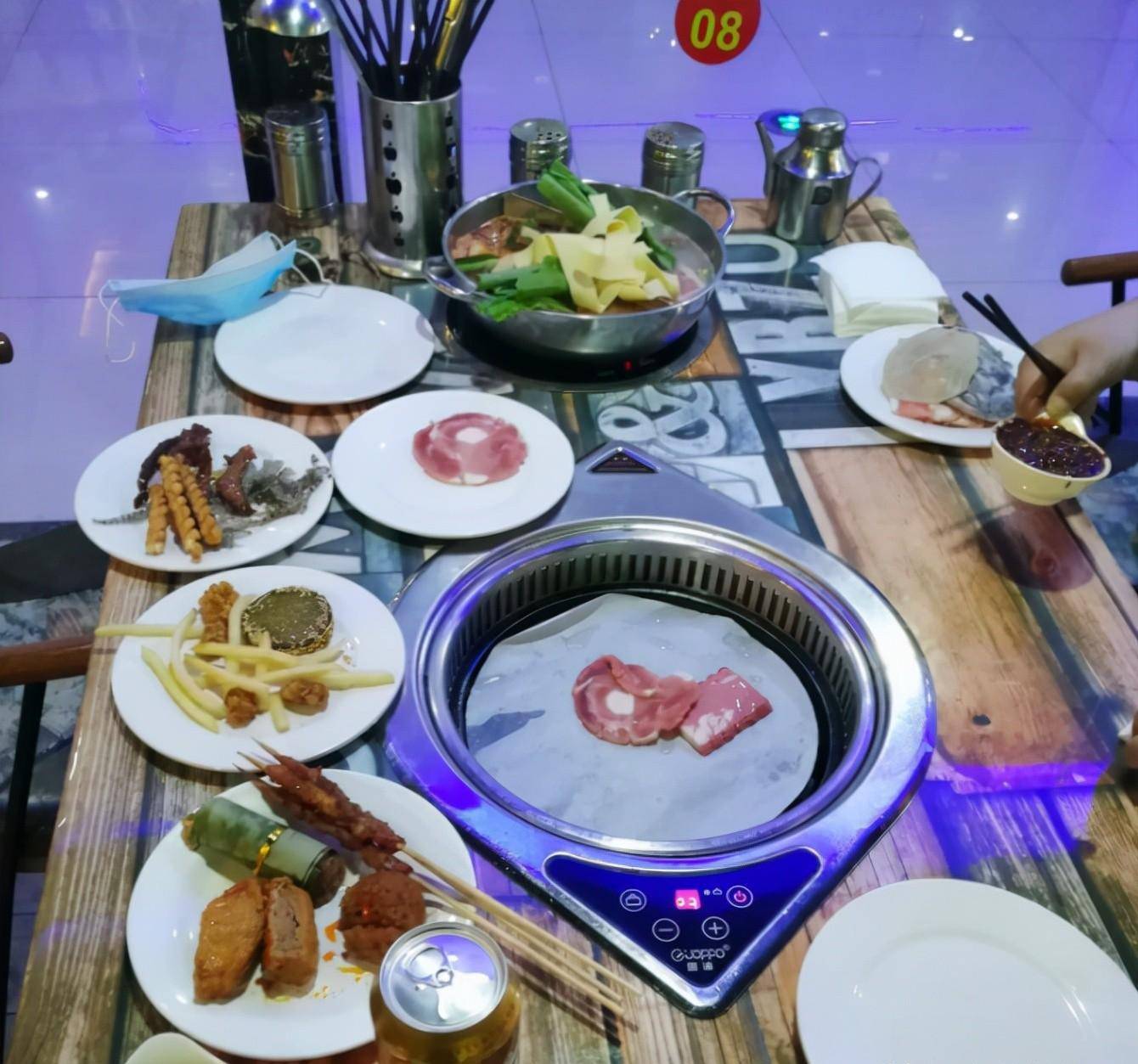 皇冠信用盘押金多少_为何自助餐吃两块就饱了?原来从进门那一刻皇冠信用盘押金多少,老板就在套路你