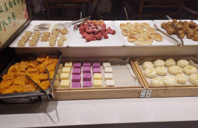 皇冠信用盘押金多少_为何自助餐吃两块就饱了?原来从进门那一刻皇冠信用盘押金多少,老板就在套路你