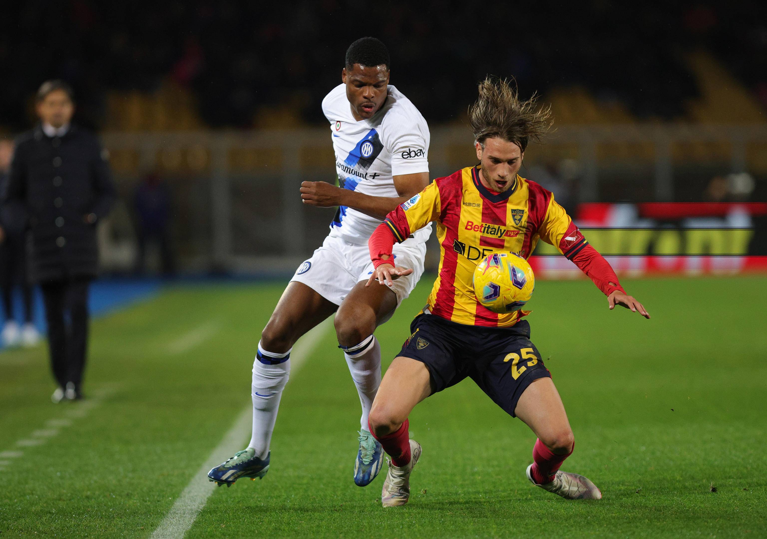 荷兰足球联赛_足球——意甲联赛:国米胜莱切