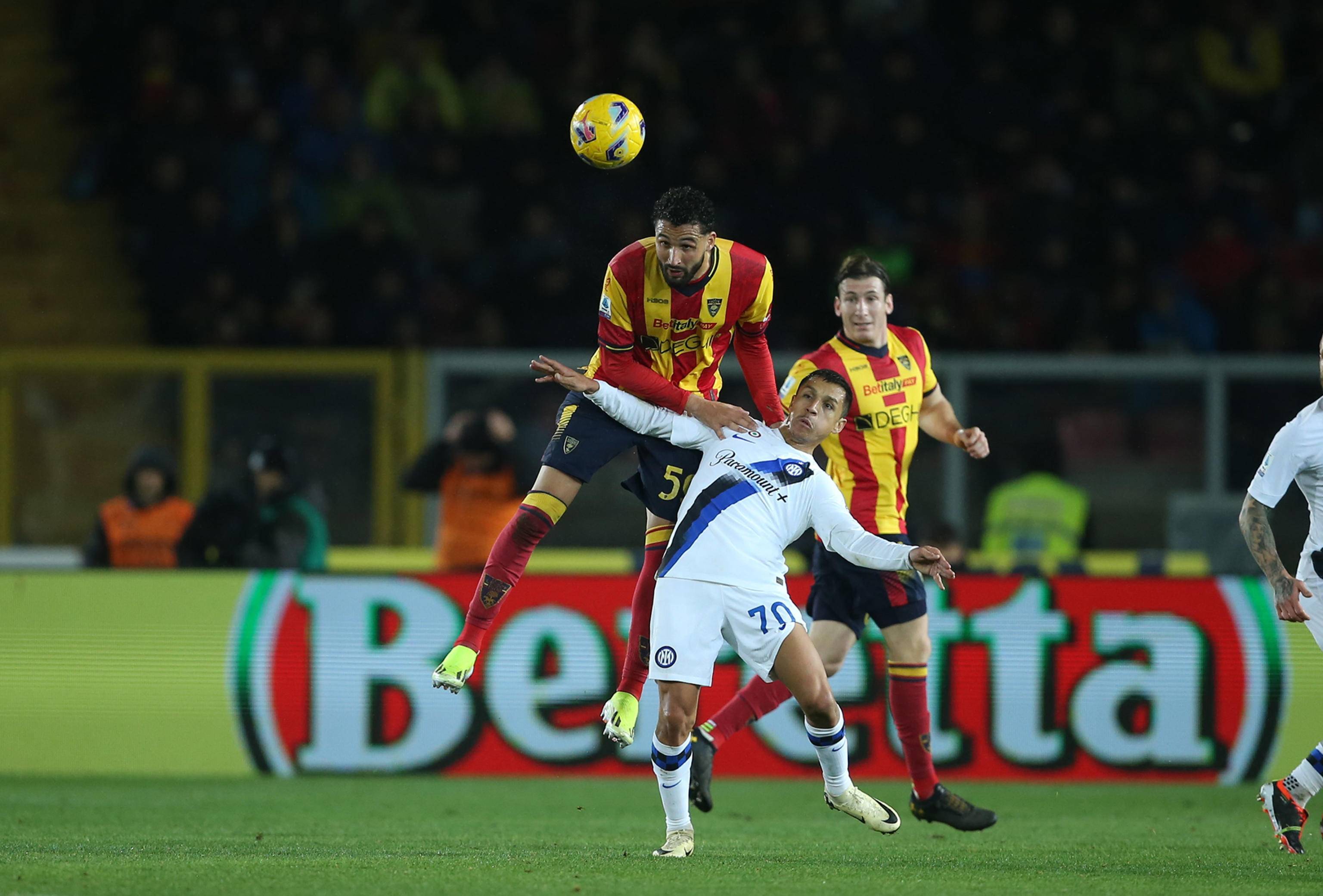 荷兰足球联赛_足球——意甲联赛:国米胜莱切