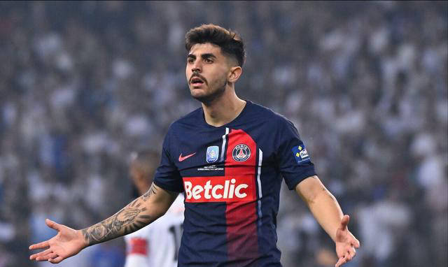 皇冠登1登2登3出租_大巴黎2-1力克里昂皇冠登1登2登3出租,捧起法国杯,登贝莱高分受追捧