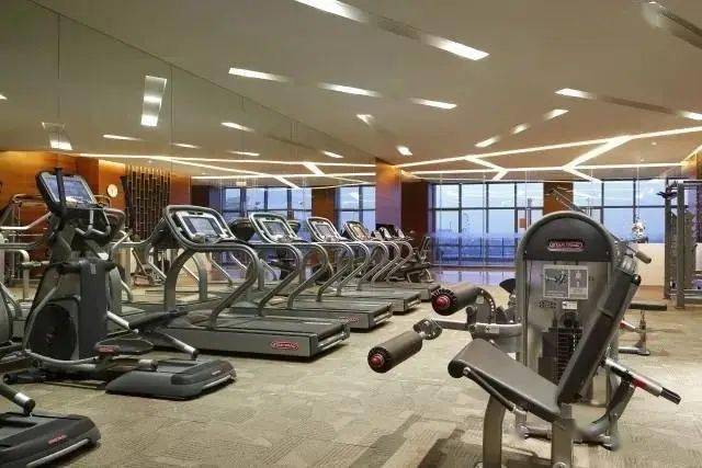 皇冠代理登1,2,3_【扬州皇冠假日酒店】3天2晚¥999起享高级房2间夜(不含早)+首日欢迎水果1份+室内恒温游泳池等~