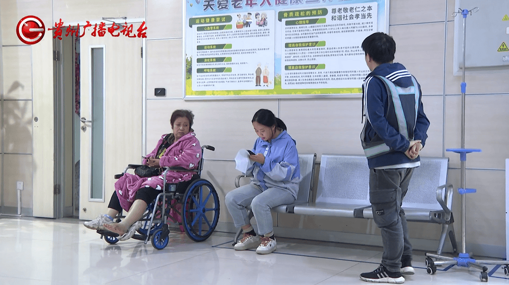 皇冠信用网出租代理_贵阳阿姨骑车被撞皇冠信用网出租代理,在医院苦坐19小时无法治疗?肇事者:我也没钱