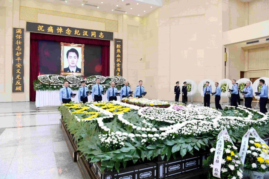 皇冠登1登2登3出租_深夜皇冠登1登2登3出租,派出所所长昏倒在副所长寝室门外……