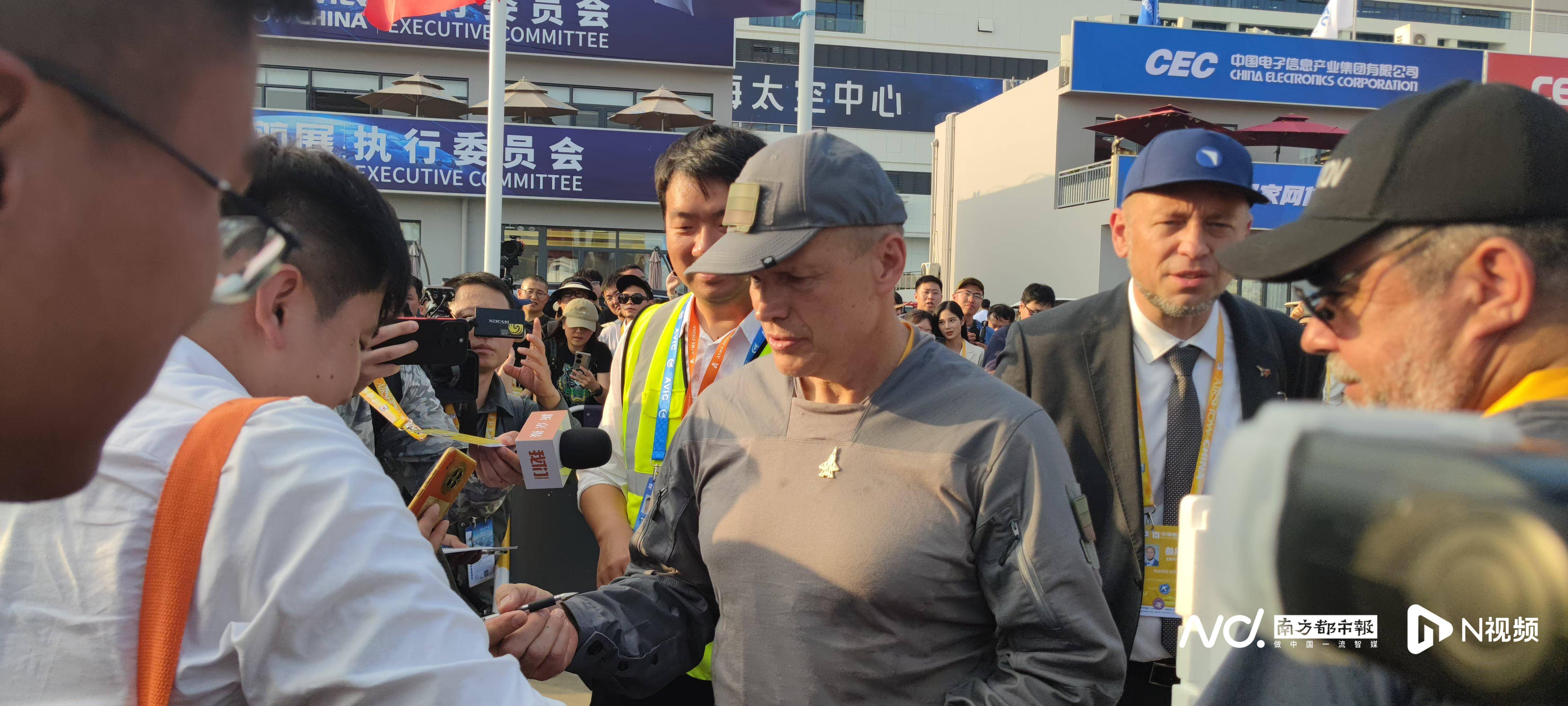 皇冠信用网出租_“传奇试飞员”谢尔盖·博格丹:中国空军实力在不断提升