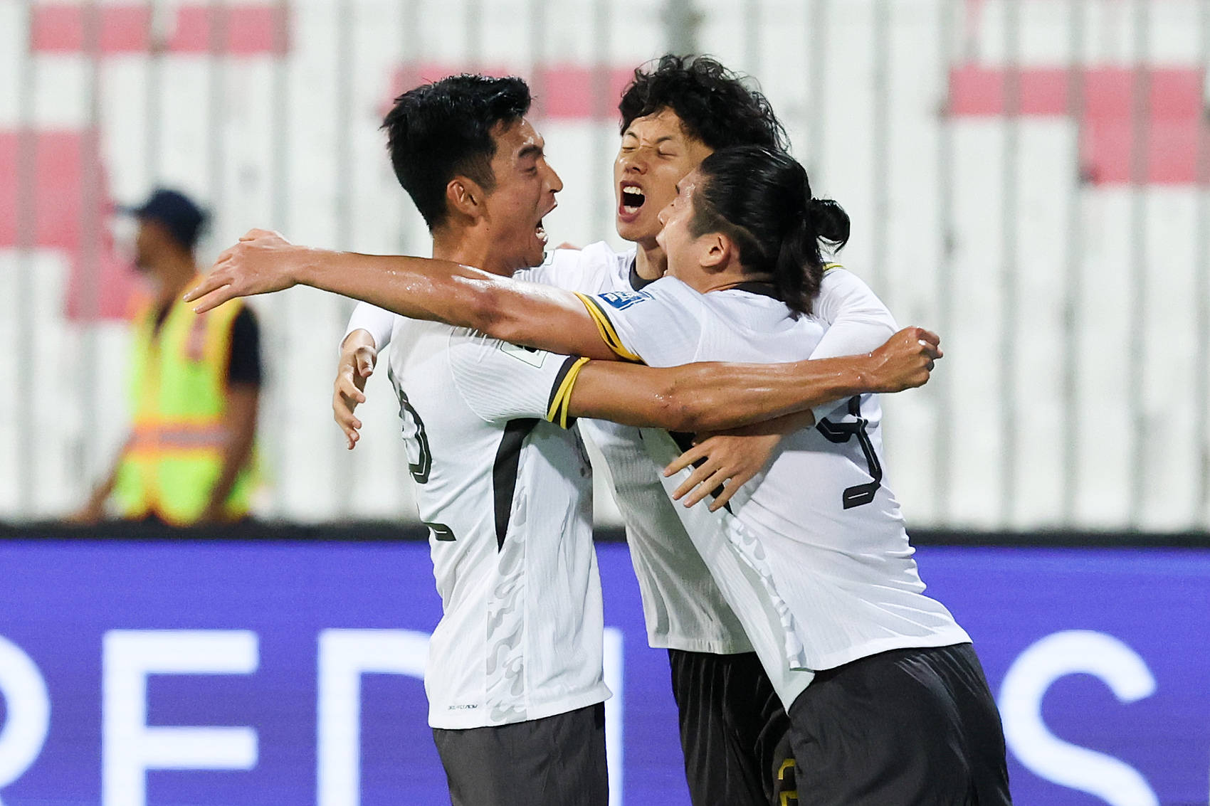 皇冠信用盘会员开户_热议国足两连胜:中国足球祖坟冒青烟了 皇冠信用盘会员开户我们值得这场胜利