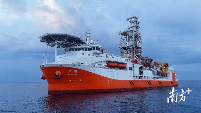 皇冠皇冠足球平台_我国首艘皇冠皇冠足球平台!在广州正式入列!习近平发来贺信