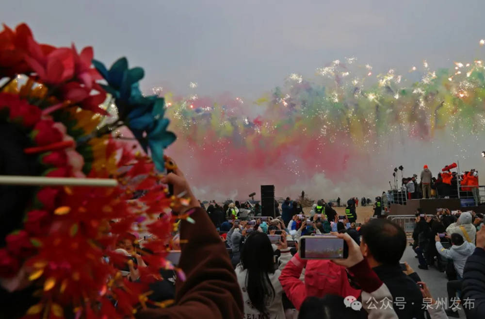 皇冠皇冠平台_蔡国强烟花秀大量无人机坠海皇冠皇冠平台,本人回应:请帮忙收拾,不要带回家