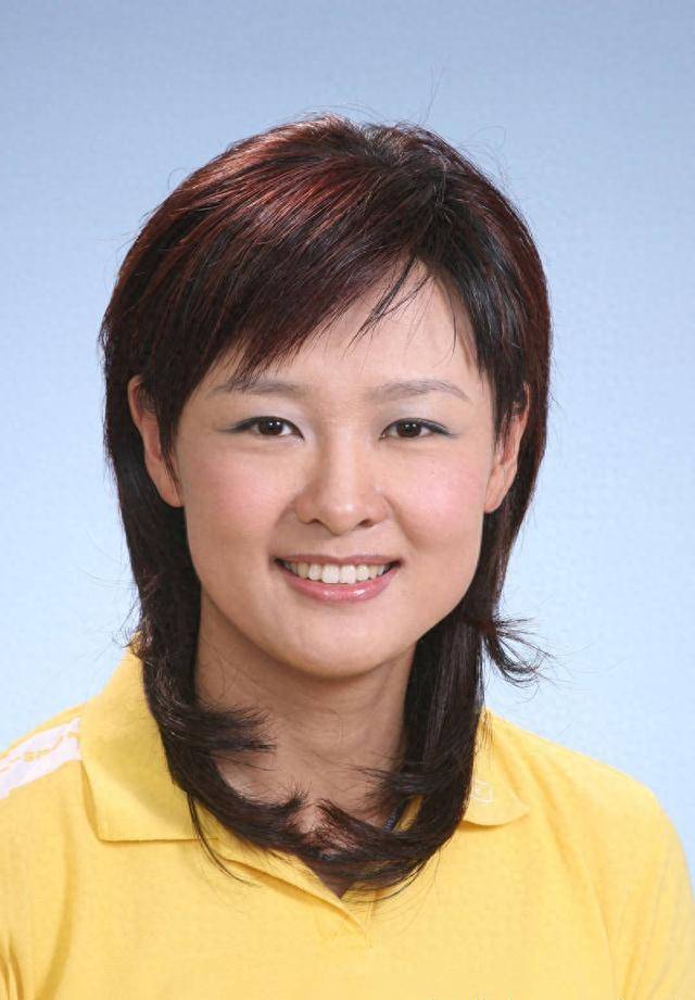 welcome皇冠注册_16年过去了welcome皇冠注册,那个在汶川一哭成名的央视主持人李小萌,如今怎样了