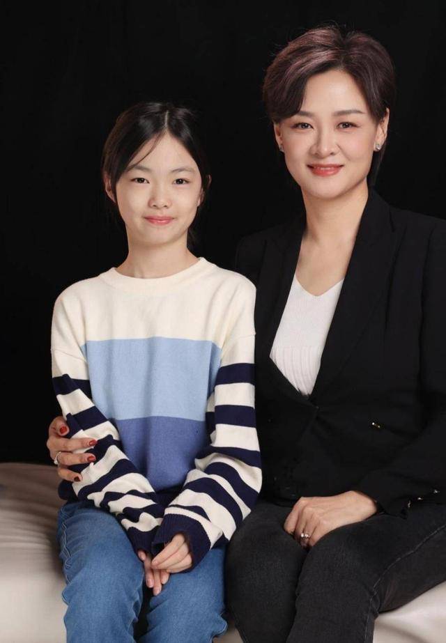 welcome皇冠注册_16年过去了welcome皇冠注册,那个在汶川一哭成名的央视主持人李小萌,如今怎样了