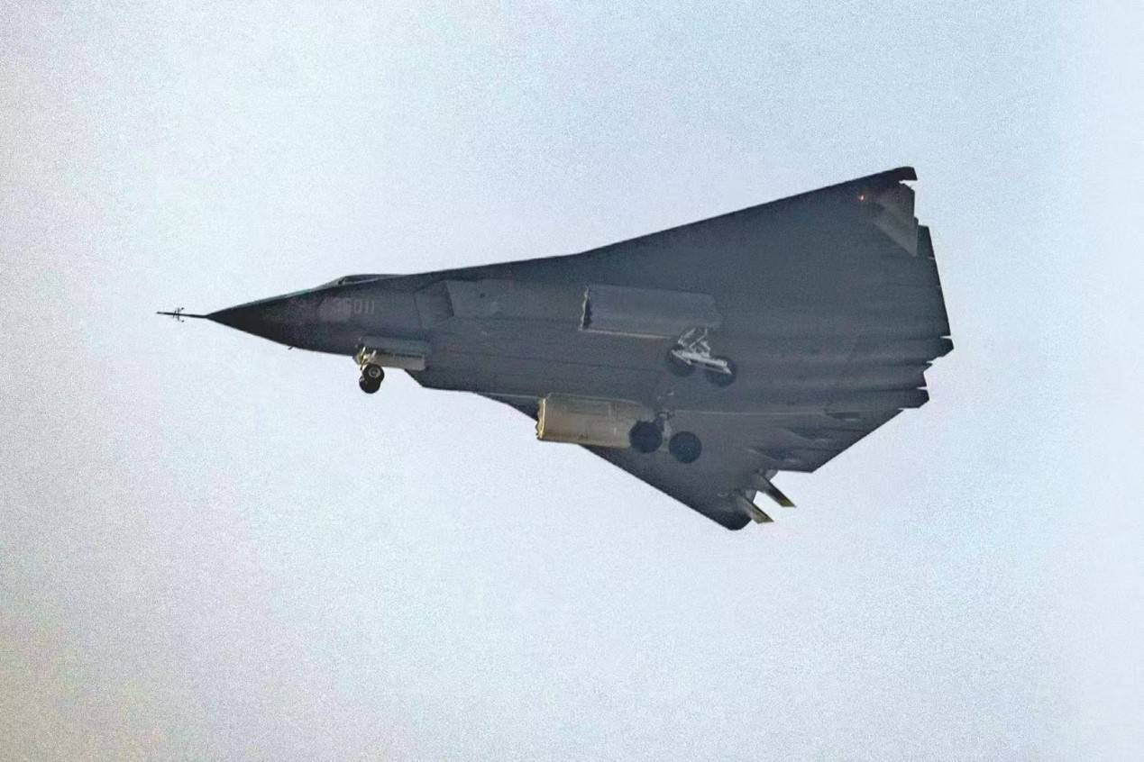 皇冠信用最新地址_一周军评:中国新机井喷皇冠信用最新地址,“美国正获得全面后发优势”