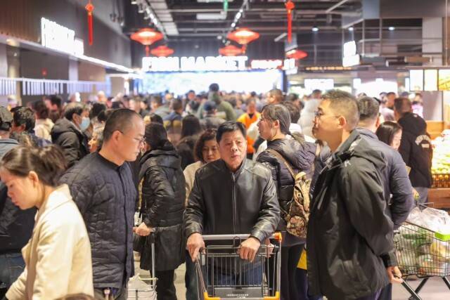 ag.hg0088皇冠_经胖东来“爆改”后ag.hg0088皇冠,长沙金星路步步高超市升级亮相