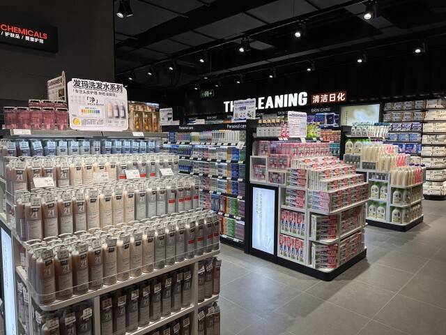 ag.hg0088皇冠_经胖东来“爆改”后ag.hg0088皇冠,长沙金星路步步高超市升级亮相