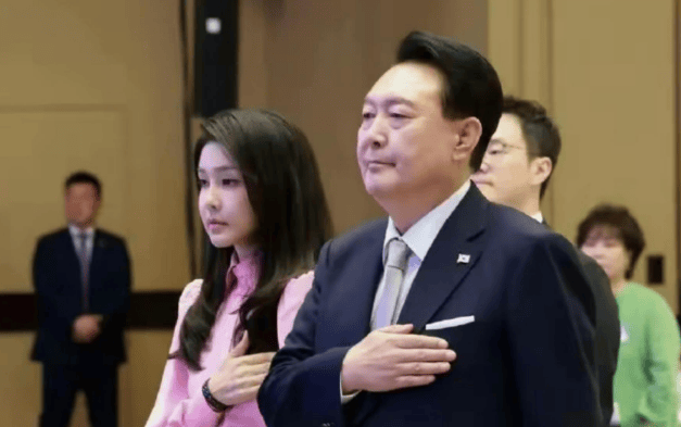 皇冠体育公司_抓捕事不过三皇冠体育公司,守护尹锡悦的“战士”辞职,总统律师:恐致韩国内战