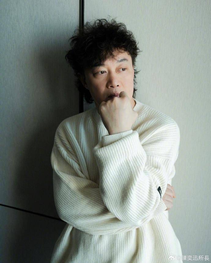 奥运会足球比赛_上春晚唱《孤勇者》前奥运会足球比赛,陈奕迅发了条微博:做人最紧要好玩