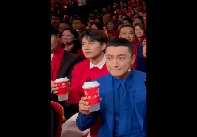 西班牙-日本_今年西班牙-日本,尼格买提成功了!这次,又被王菲治愈了……