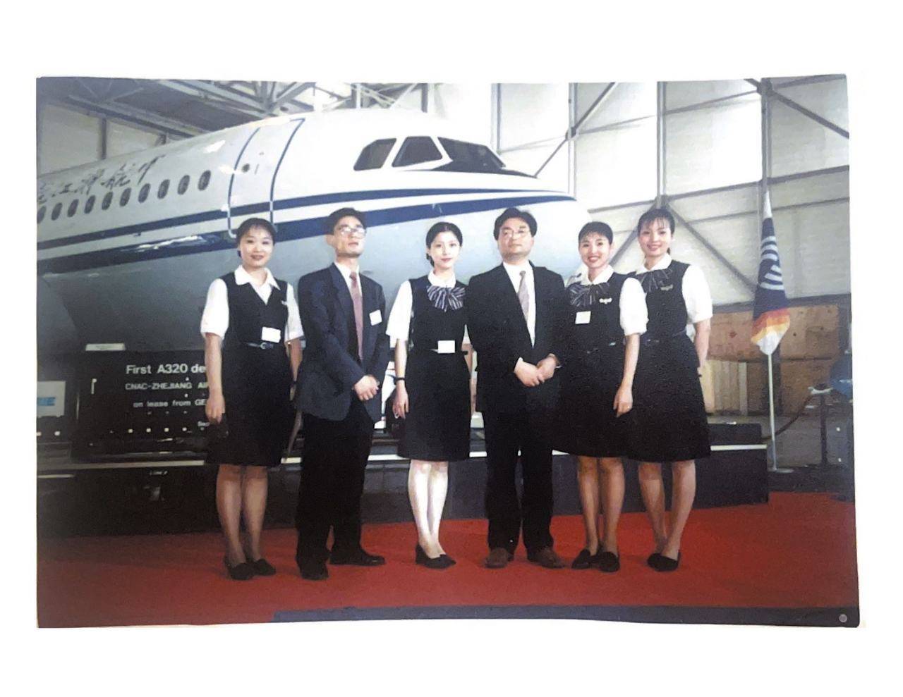 美国-赞比亚_飞了36年美国-赞比亚,浙江第一代空姐迎来最后一个春运:我送旅客回家团圆