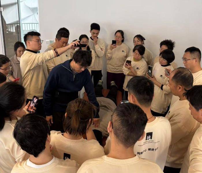 皇冠信用网去哪里弄
_北大毕业转行做正骨年入超百万!曾被同学踢出班级群皇冠信用网去哪里弄
,家人很支持