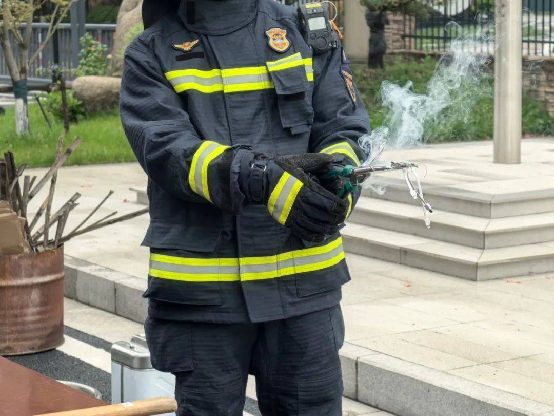 如何申请皇冠信用网
_10多秒飙到400℃如何申请皇冠信用网
！不少浙江人在用…