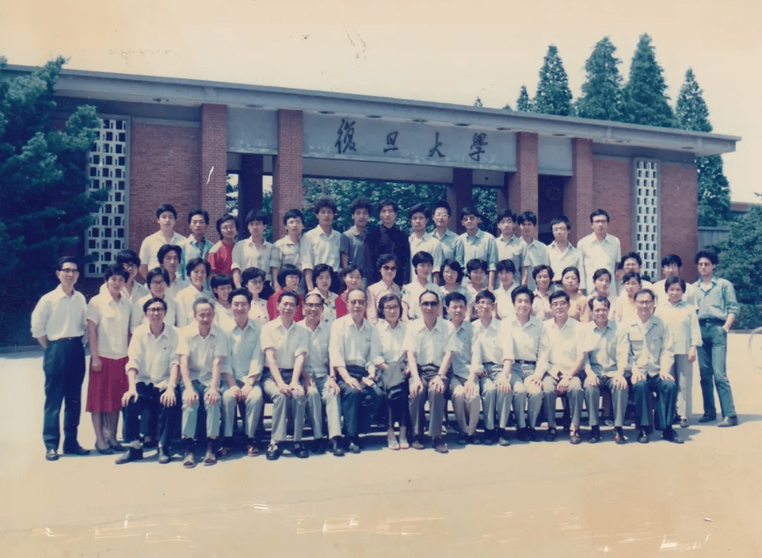 皇冠信用盘代理
_校友伉俪捐赠10亿元皇冠信用盘代理
!成立复旦大学学敏高等研究院