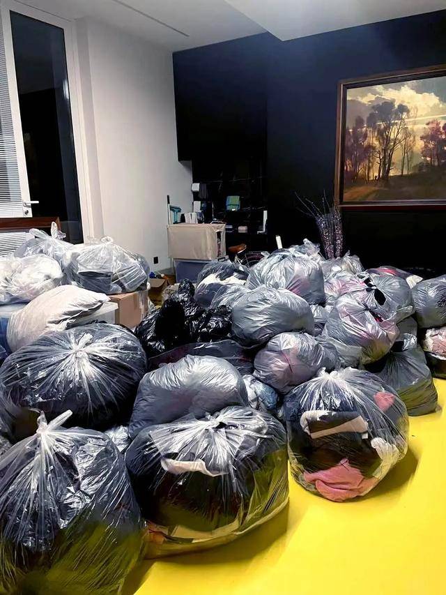 皇冠信用网开号
_在蟑螂屋里叠衣服皇冠信用网开号
，我挣到了100万