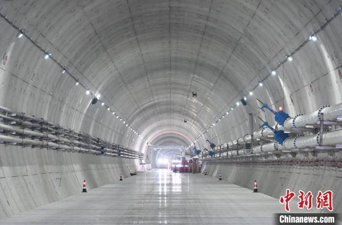 皇冠信用网出租
_浙江宁波:世界最长海底高铁隧道进入海域段盾构施工