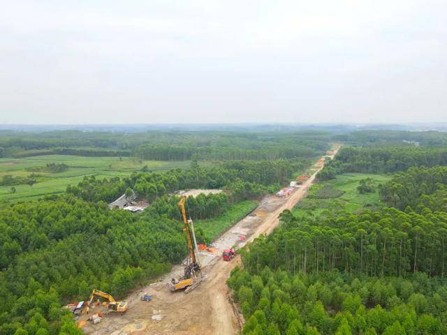 皇冠角球_设计时速350公里、新建4座车站皇冠角球!广西这条高铁有新进展!