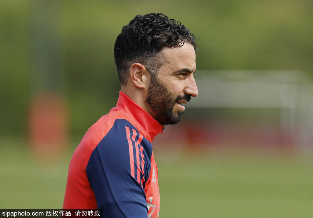 皇冠信用网在线开户
_6800万镑!埃泽“豪言”震惊曼联皇冠信用网在线开户
,阿莫林迎来复兴王牌?