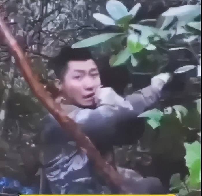 皇冠信用网怎么申请
_近日曝光！被印军包围皇冠信用网怎么申请
，两名落单解放军嘴咬手雷，誓死不当俘虏