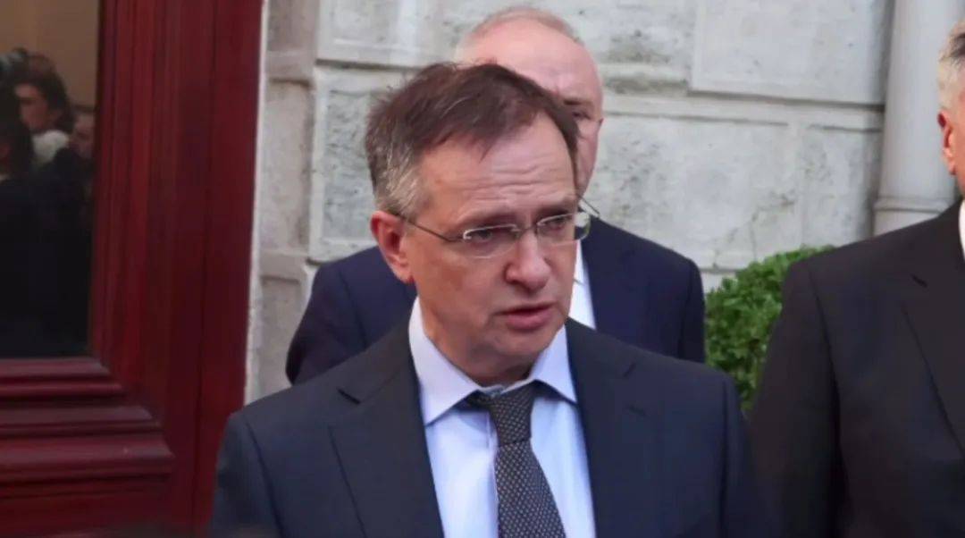 皇冠信用網占成代理
_俄方披露：1212具冷冻保存乌军士兵遗体运抵交换区域