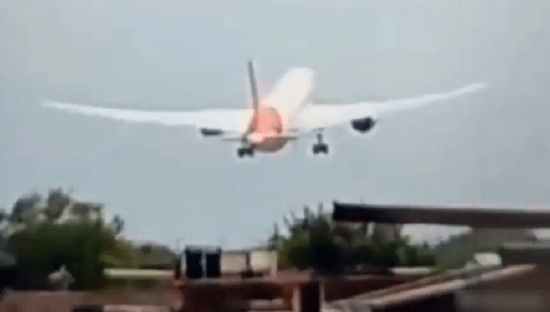 皇冠信用网出租足球
_唐驳虎：印度波音787坠毁皇冠信用网出租足球
，可能是副驾犯的低级错误