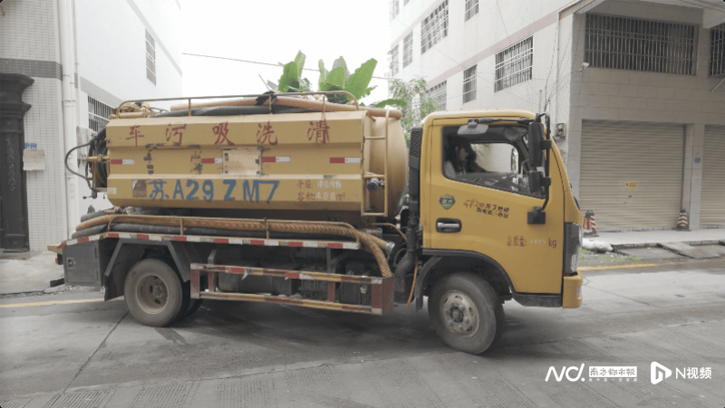 皇冠信用盘开户
_00后女生回家陪父亲掏粪皇冠信用盘开户
,“干最脏的活,赚最干净的钱”