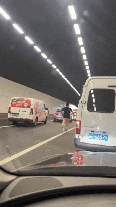 皇冠信用盘代理流程
_深圳一隧道内堵车皇冠信用盘代理流程
,市民教科书级指挥!网友:给他颁奖!