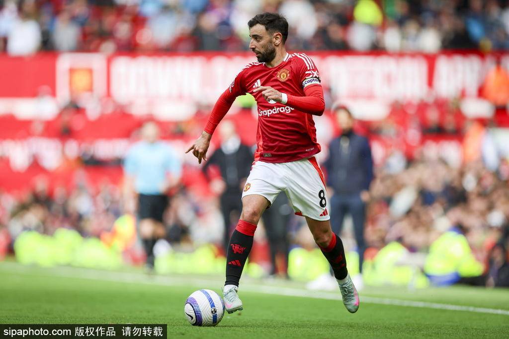 皇冠信用盘会员注册_加纳乔穿维拉球衣引爆曼联球迷怒火皇冠信用盘会员注册！阿莫里姆铁腕治军遭遇史上最大危机