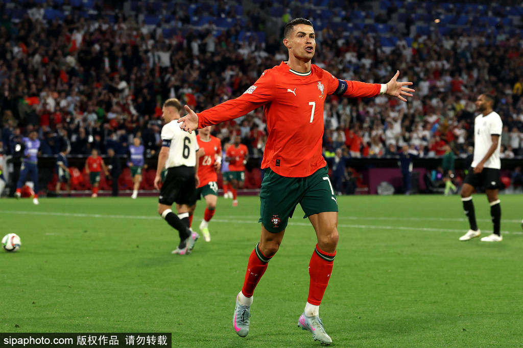 皇冠信用網怎么弄_C罗续约沙特4亿天价合同皇冠信用網怎么弄!德赫亚神吐槽:还说免费踢球