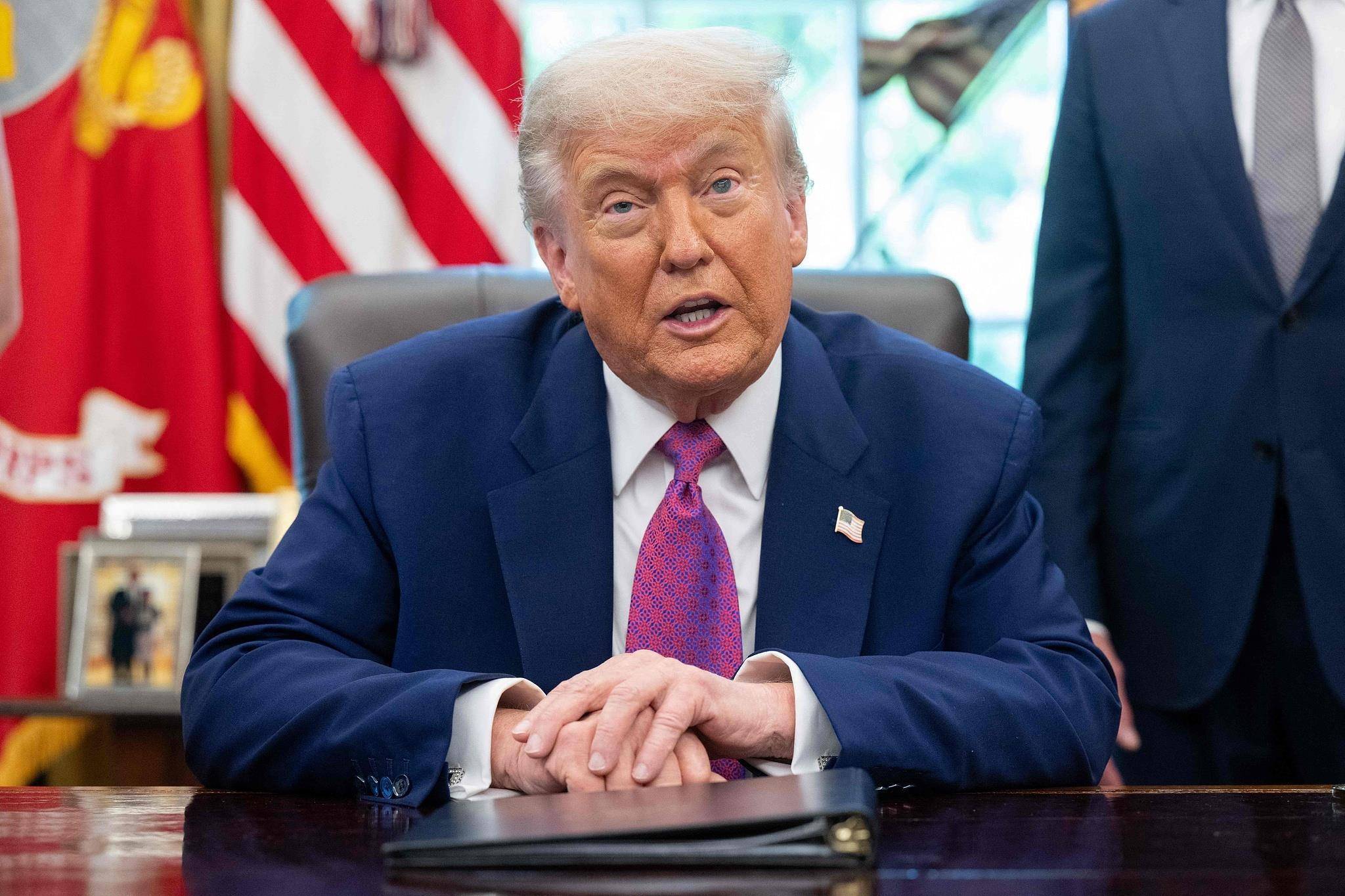 本菲卡vs切尔西_特朗普:美国将立即终止与加拿大的所有贸易谈判