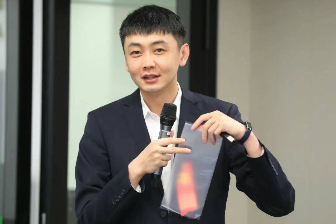 拉斯维加斯王牌篮球
_浙里寻新记｜“浙”件神奇马甲拉斯维加斯王牌篮球
，大热天穿上可直降到8℃