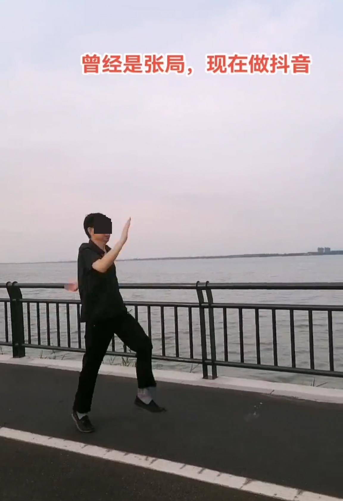 皇冠信用網会员申请
_河北一落马副局长用“原公务员”身份发视频被指博眼球皇冠信用網会员申请
，涉事单位回应