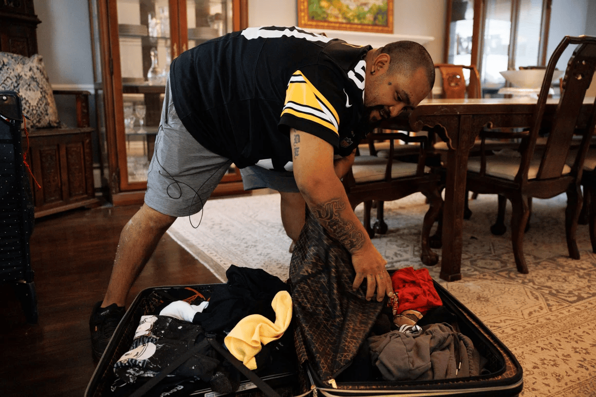 皇冠信用网代理出租
_一家人自愿被驱逐出美国：“留在这里是一场赌博”