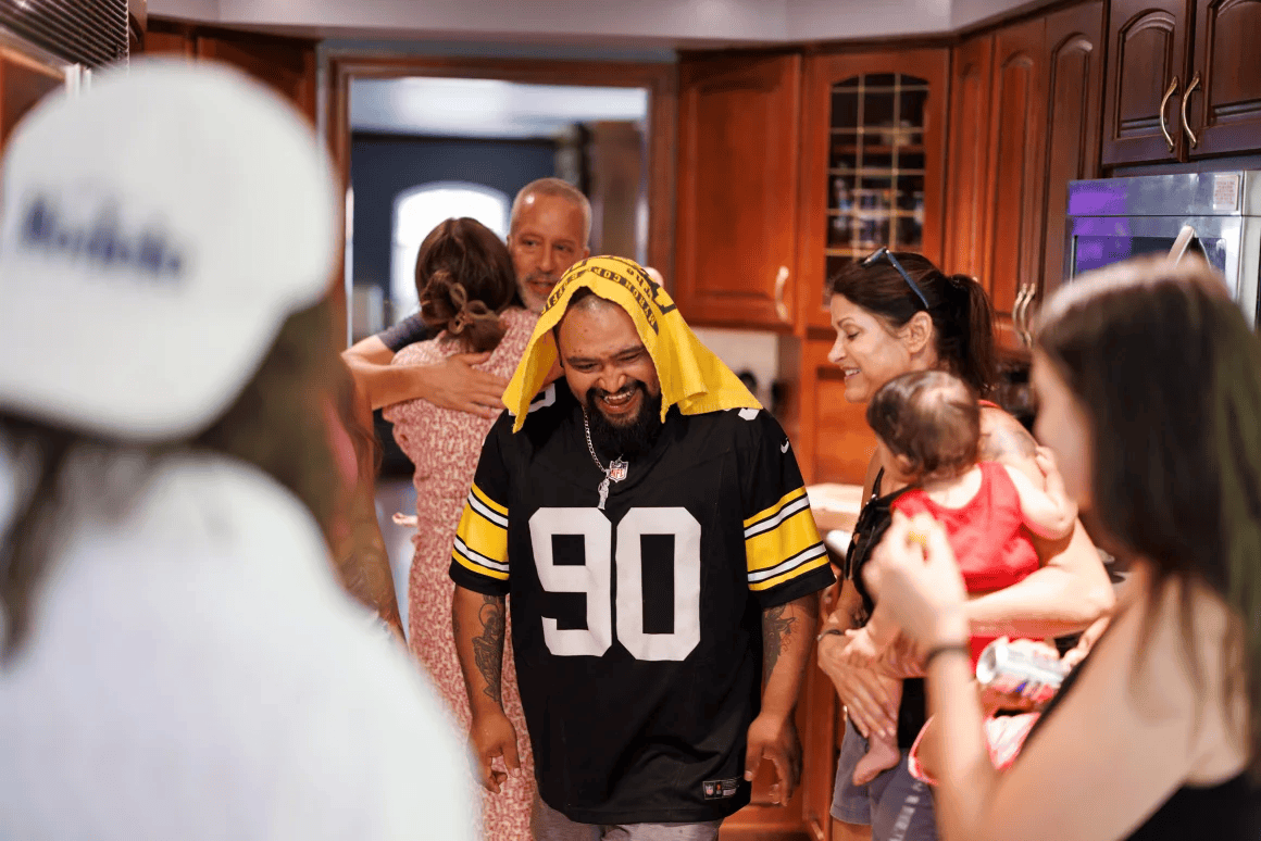 皇冠信用网代理出租
_一家人自愿被驱逐出美国：“留在这里是一场赌博”