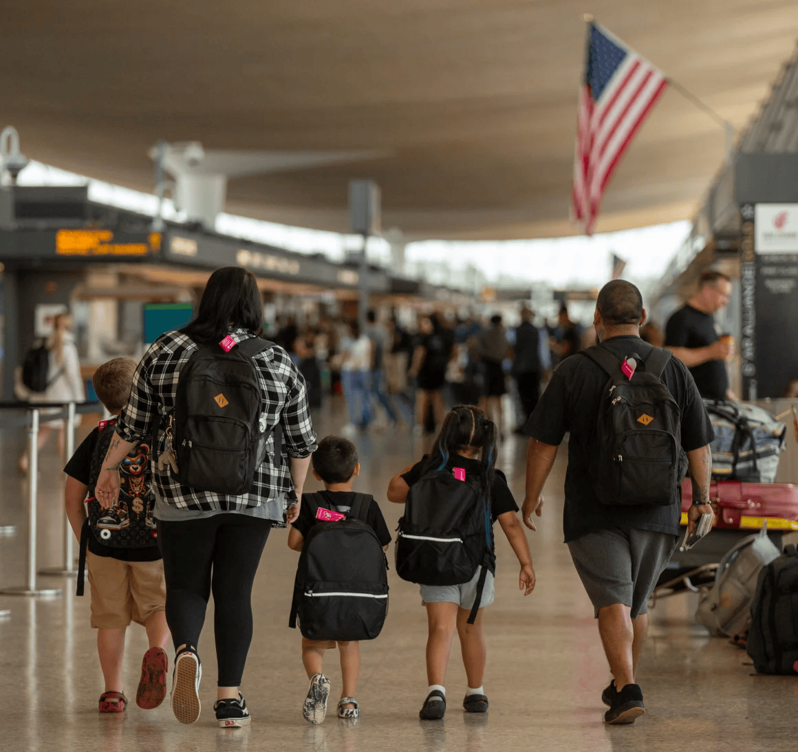 皇冠信用网代理出租
_一家人自愿被驱逐出美国：“留在这里是一场赌博”