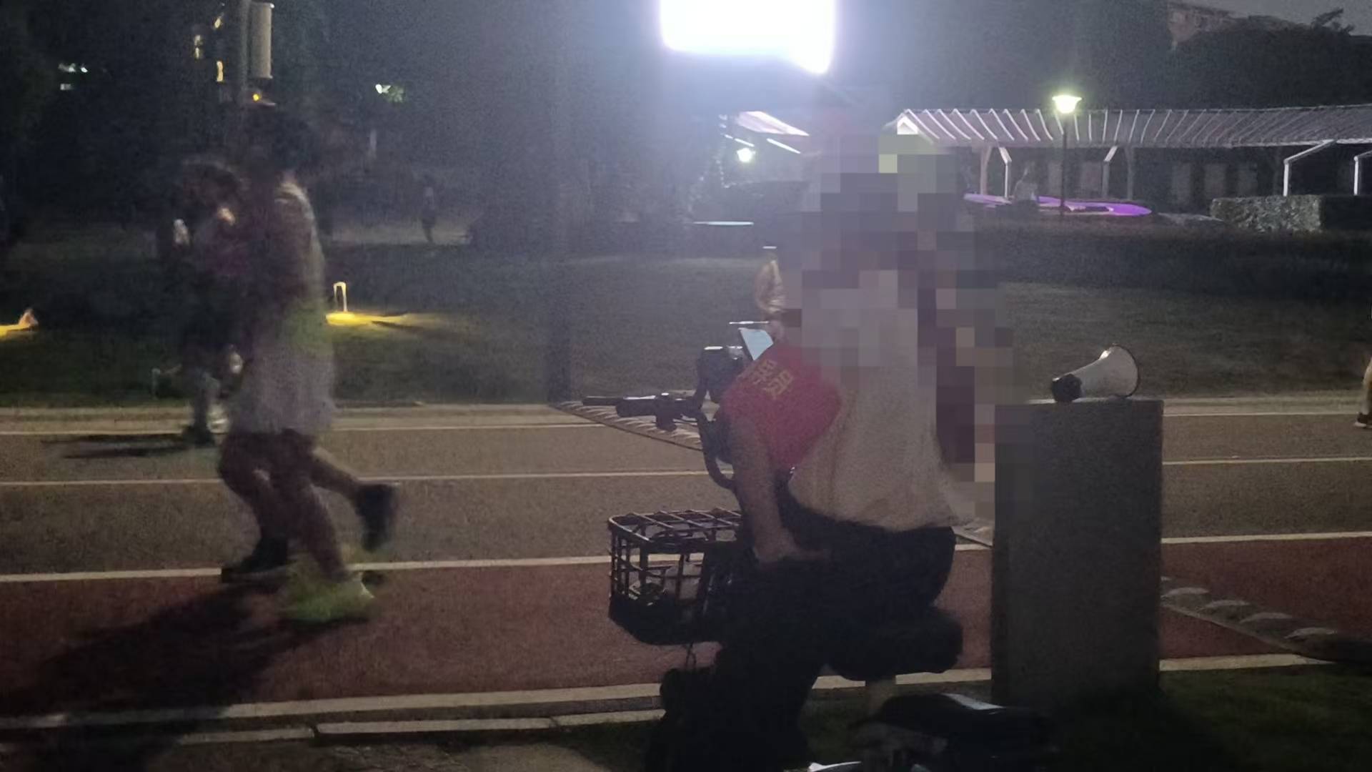 体育皇冠信用网_“时不时看到120来!”长沙一公园夜骑事故频发体育皇冠信用网,记者探访!多方回应