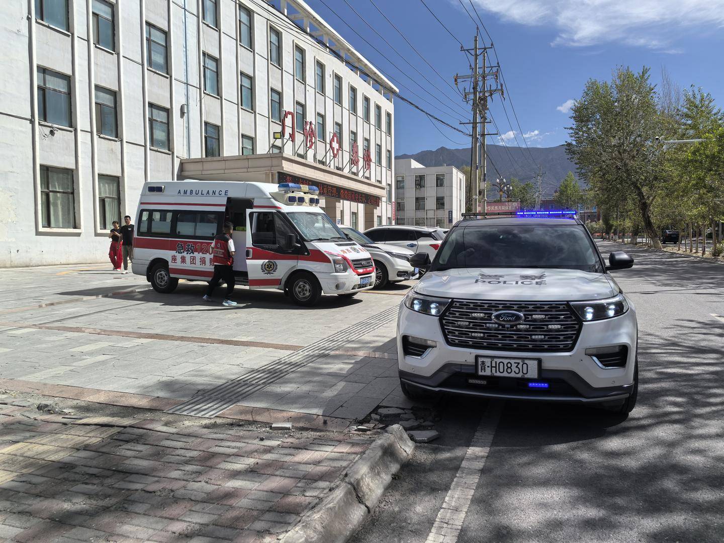 皇冠信用会员账号注册_青海一男子被罕见剧毒阿拉善蝮蛇咬伤皇冠信用会员账号注册,因无血清一度想放弃治疗 警车开道转运700公里救命