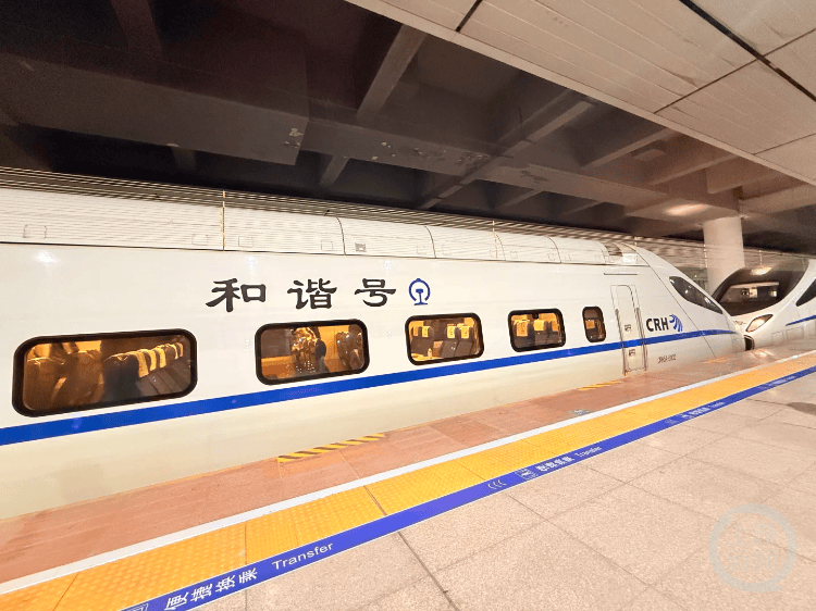 皇冠信用网在线申请
_动车车头坏了乘客被困荒野4小时?12306:强降雨致车头受损皇冠信用网在线申请
,更换车头后恢复运行