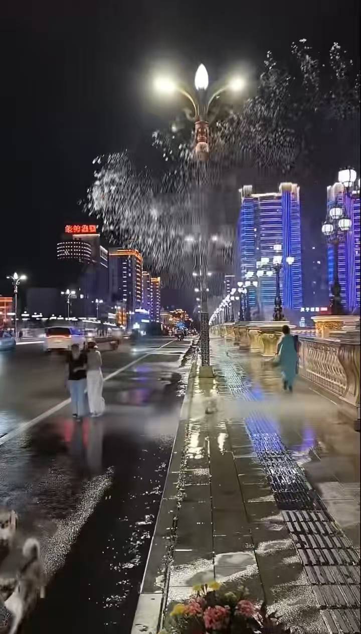 皇冠信用网
_“路过的都没放过！”吉林延吉一喷泉转向喷向人行道皇冠信用网
，当地：已恢复，是程序设定问题