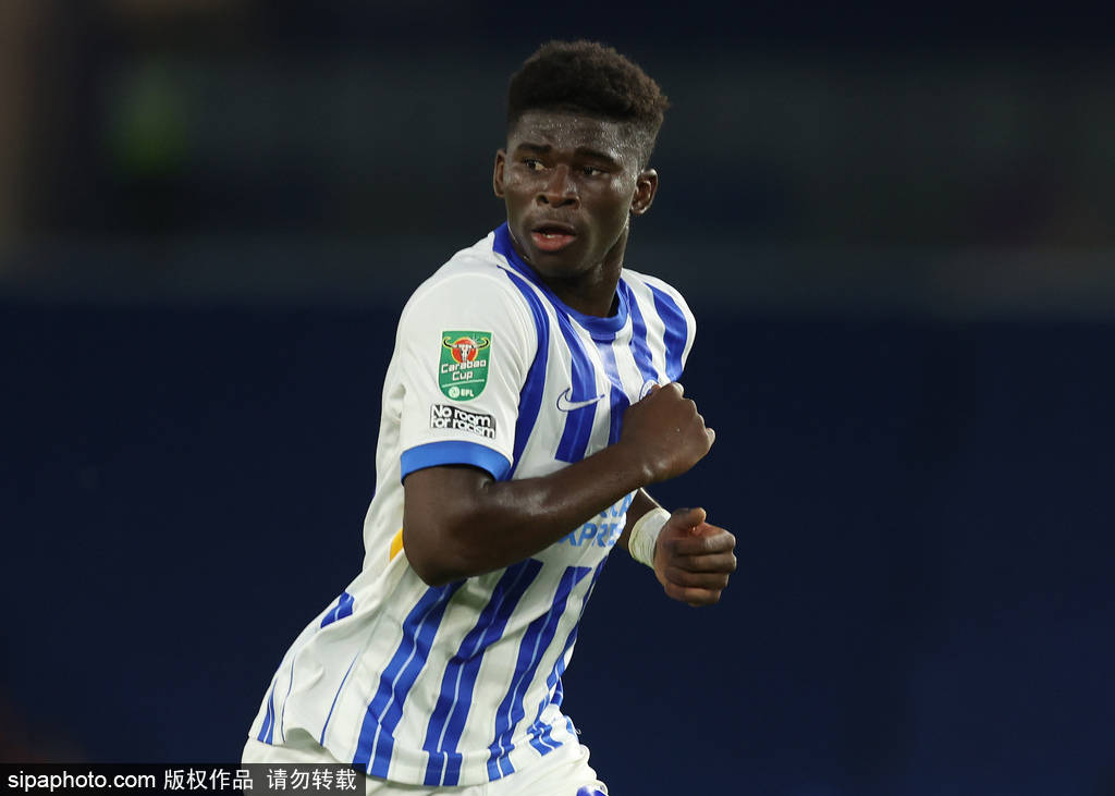 皇冠信用网
_曼联转会动态解析:奥纳纳去留成关键皇冠信用网
,多纳鲁马或无缘老特拉福德