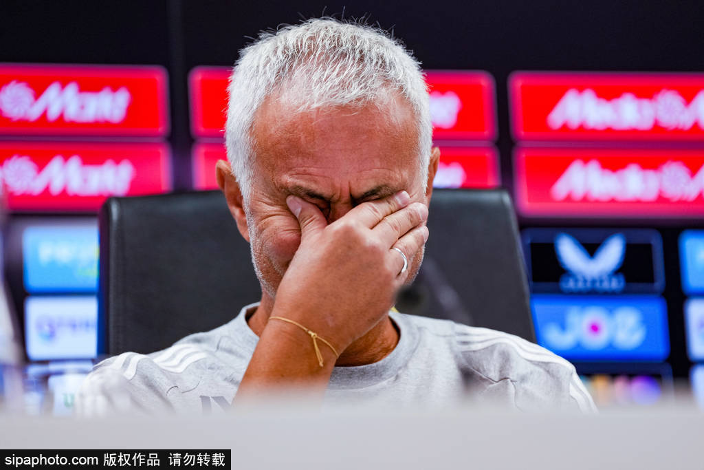 皇冠足球会员注册
_穆里尼奥遭费内巴切解雇：生涯第七次下课背后的故事与影响