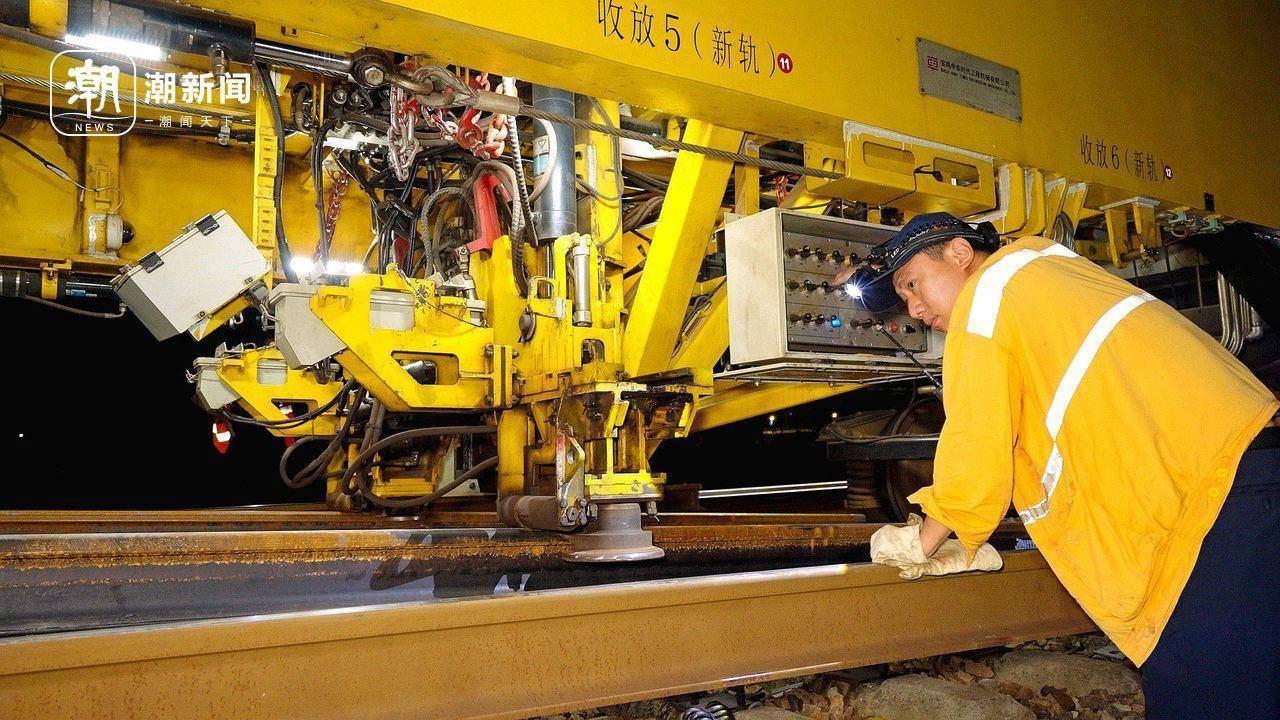 波兰vs 芬兰_浙江首次!杭州东站深夜迎来机械化换轨波兰vs 芬兰,他们的白露是火花四溅的