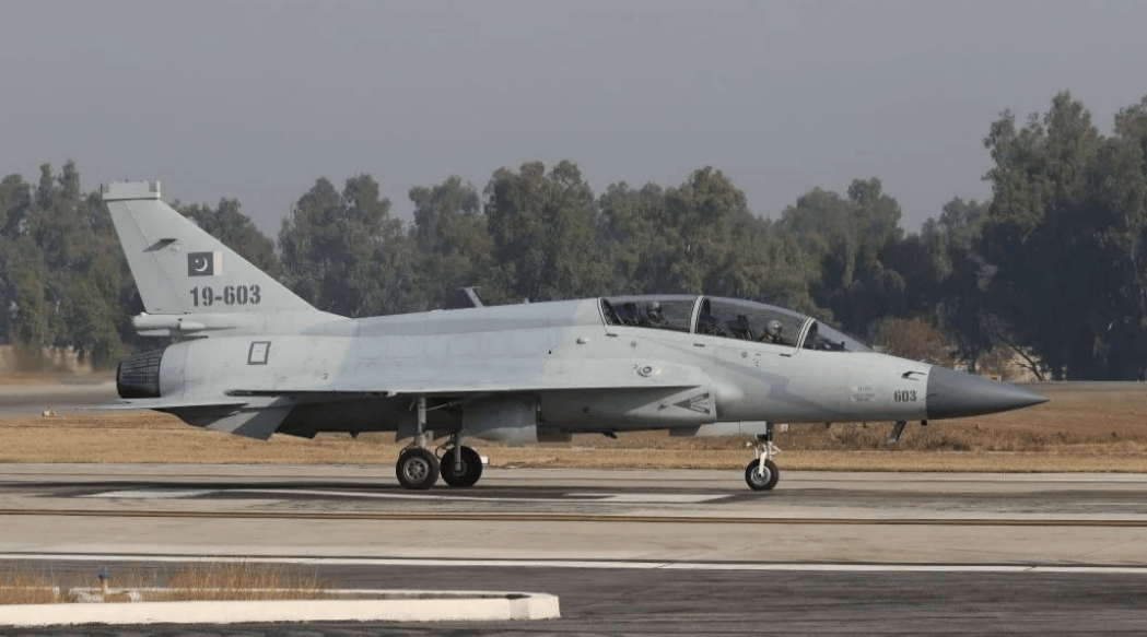 皇冠皇冠足球平台_再次闪耀！多架“枭龙”正式交付阿塞拜疆皇冠皇冠足球平台，42亿美元大单落地了？